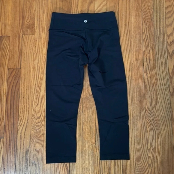 Lululemon Wunder Under Crop 21” Black size 4 - Picture 2 of 6